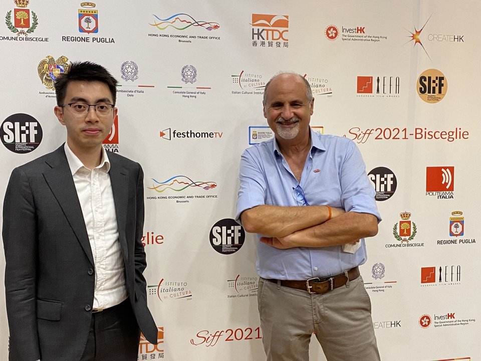The Acting Special Representative for Hong Kong Economic and Trade Affairs to the EU, Mr Henry Tsoi (left) with the Director of the Salento International Film Festival, Mr Luigi Campaneli (right) at the Hong Kong film event on 10 September 2021.