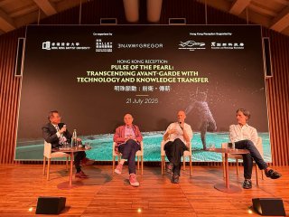 No comment added to this photo.