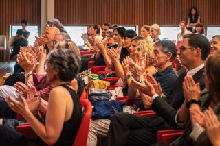 No comment added to this photo.