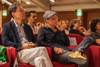 No comment added to this photo.