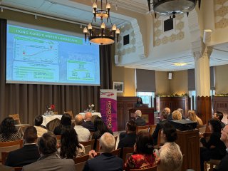 No comment added to this photo.