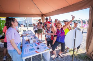 The Hong Kong Economic and Trade Office in Brussels supported the seventh Barcelona International Dragon Boat Festival held from May 22 to 24 (Barcelona Time) in Castelldefels, Barcelona, in Spain. Photo shows paddlers and visitors of the Festival visiting the Hong Kong booth.