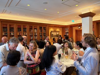 The Hong Kong Economic and Trade Office in Brussels once again supported the annual summer event of the Netherlands Hong Kong Business Association on June 25 (Amsterdam time) in Amsterdam, the Netherlands. Photo shows European business leaders networking during the event.