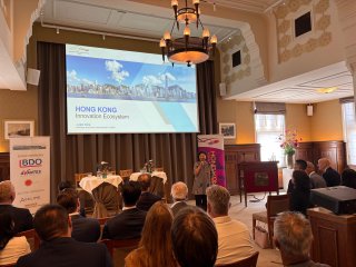 The Hong Kong Economic and Trade Office in Brussels once again supported the annual summer event of the Netherlands Hong Kong Business Association on June 25 (Amsterdam time) in Amsterdam, the Netherlands. Photo shows the Special Representative for Hong Kong Economic and Trade Affairs to the European Union, Ms Shirley Yung, delivering a presentation to European business leaders during the seminar.