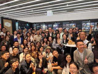 Photo shows the Hong Kong delegation led by the Hong Kong Institute of Architects and delegates from other economies at the opening ceremony of the Hong Kong Pavilion on June 29 (Barcelona time).
