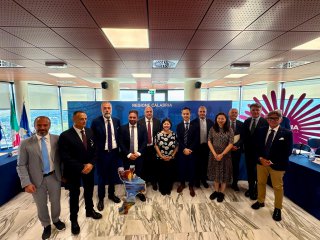Photo shows the Special Representative for Hong Kong Economic and Trade Affairs to the European Union, Ms Shirley Yung (sixth left) with regional ministers of the Calabria Regional Government and local business representatives after the business roundtable.