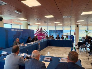 Photo shows the Special Representative for Hong Kong Economic and Trade Affairs to the European Union, Ms Shirley Yung, presenting Hong Kong s latest economic opportunities to Calabria Regional Government and local business communities during a roundtable on June 29 (Calabria time).