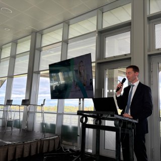 The Hong Kong Economic and Trade Office in Brussels organised a business seminar in Dublin, Ireland, on September 24 (Dublin time), with a focus on fintech and innovation and technology. Photo shows Senior Development Adviser of Enterprise Ireland Mr Michael Browne encouraged seminar participants to explore business opportunities in Asia and the Chinese Mainland via Hong Kong.
