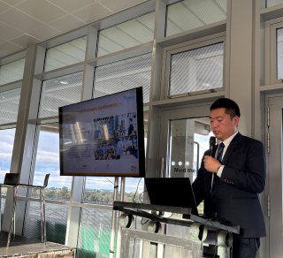 The Hong Kong Economic and Trade Office in Brussels organised a business seminar in Dublin, Ireland, on September 24 (Dublin time), with a focus on fintech and innovation and technology. Photo shows a representative from the London Office of the Hong Kong Trade Development Council (HKTDC) outlined the HKTDC s services in supporting Irish companies setting up business in Hong Kong.